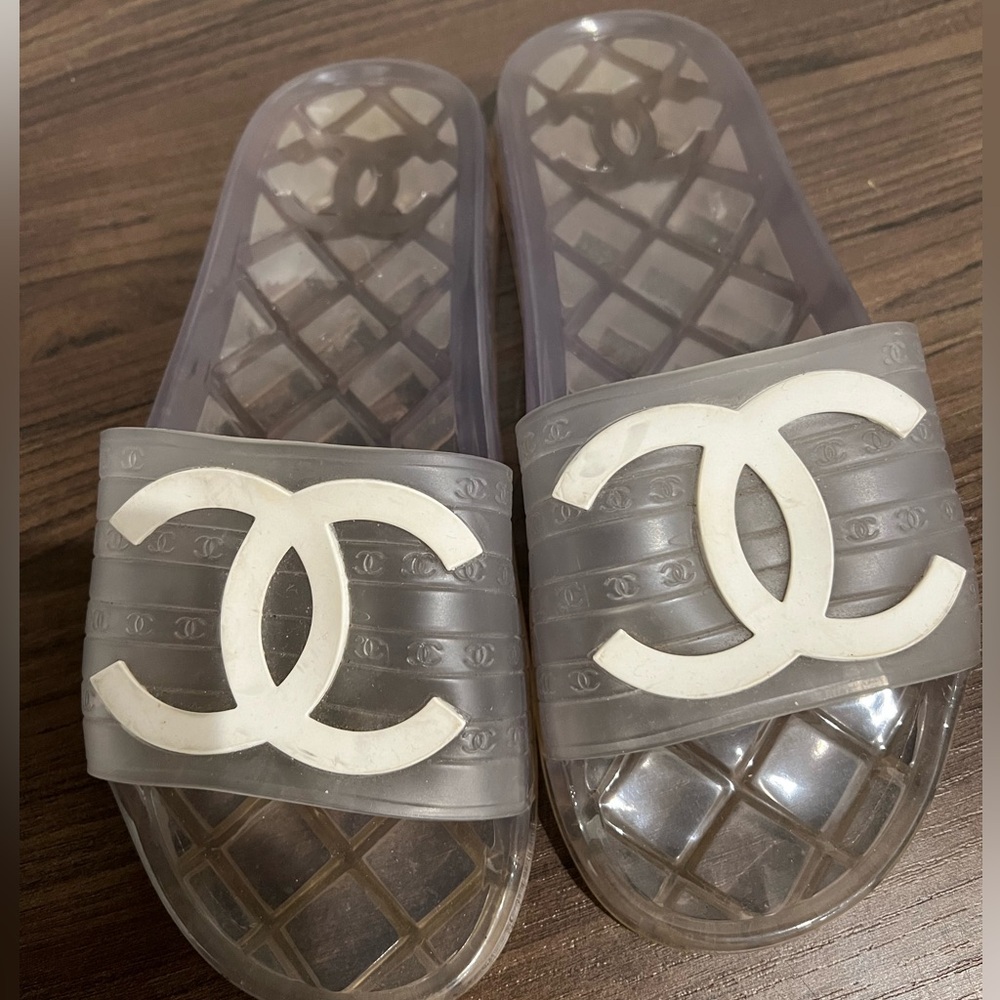 CHANEL CLEAR CC LOGO SLIDES - size 37